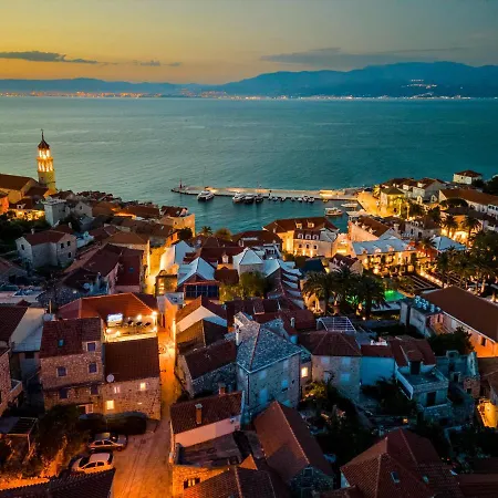 Nora - Charme Holidays * Sutivan