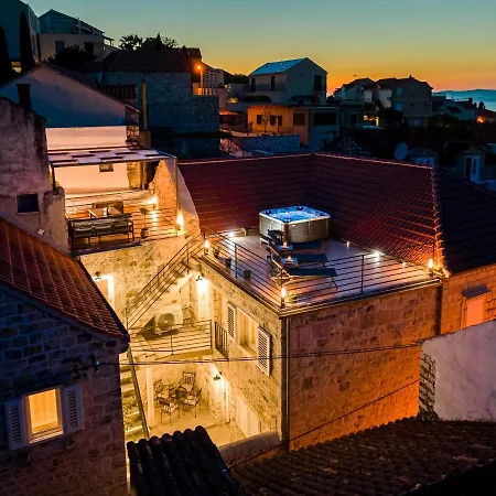 Nora - Charme Holidays Sutivan