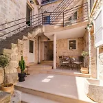 Nora - Charme Holidays