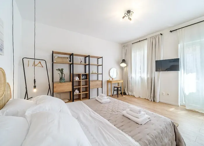 Nora - Charme Holidays Tatil Evi Sutivan